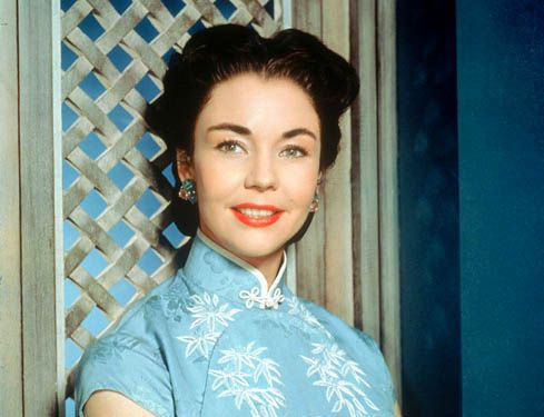 Jennifer Jones made up to look asian in Love is a Many Splendored Thing