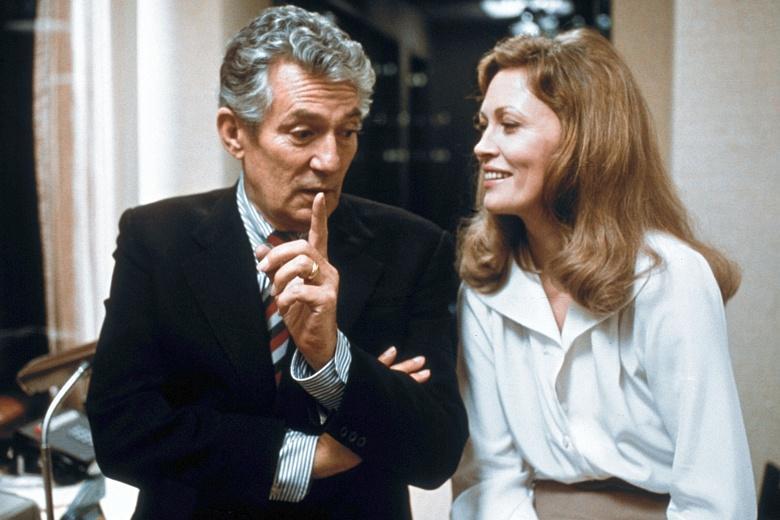 Peter Finch and Faye Dunaway behind the scenes in Network